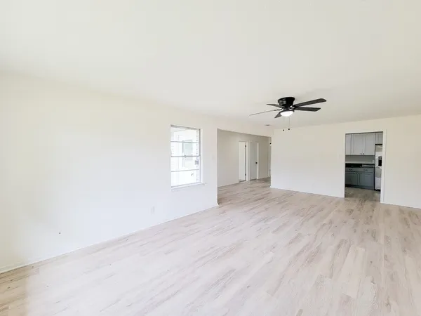 $2,000 | 301 Cypress Street, Lake Jackson, TX 77566