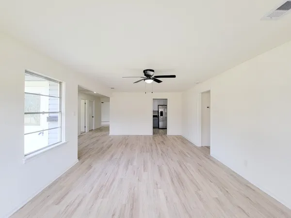 $2,000 | 301 Cypress Street, Lake Jackson, TX 77566