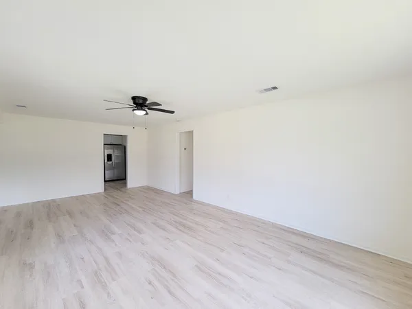 $2,050 | 301 Cypress Street, Lake Jackson, TX 77566