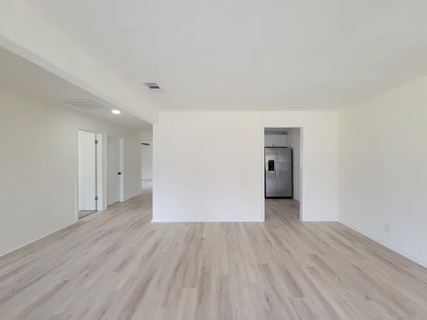 $2,000 | 301 Cypress Street, Lake Jackson, TX 77566