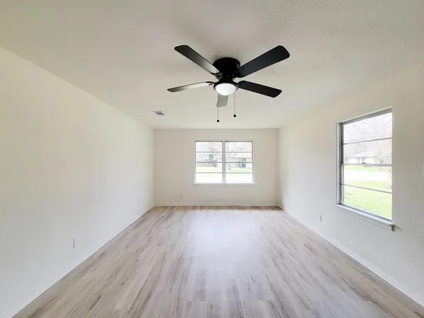 $2,000 | 301 Cypress Street, Lake Jackson, TX 77566