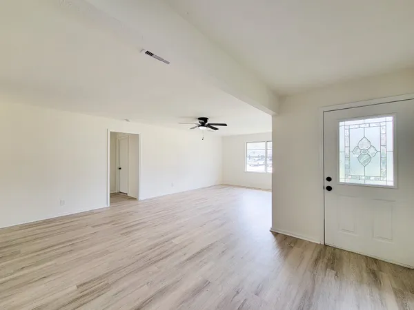 $2,050 | 301 Cypress Street, Lake Jackson, TX 77566