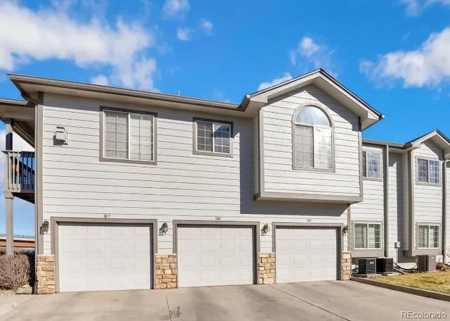 a view of house with street