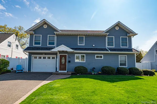$849,000 | 69 Chimney Lane, Levittown, NY 11756