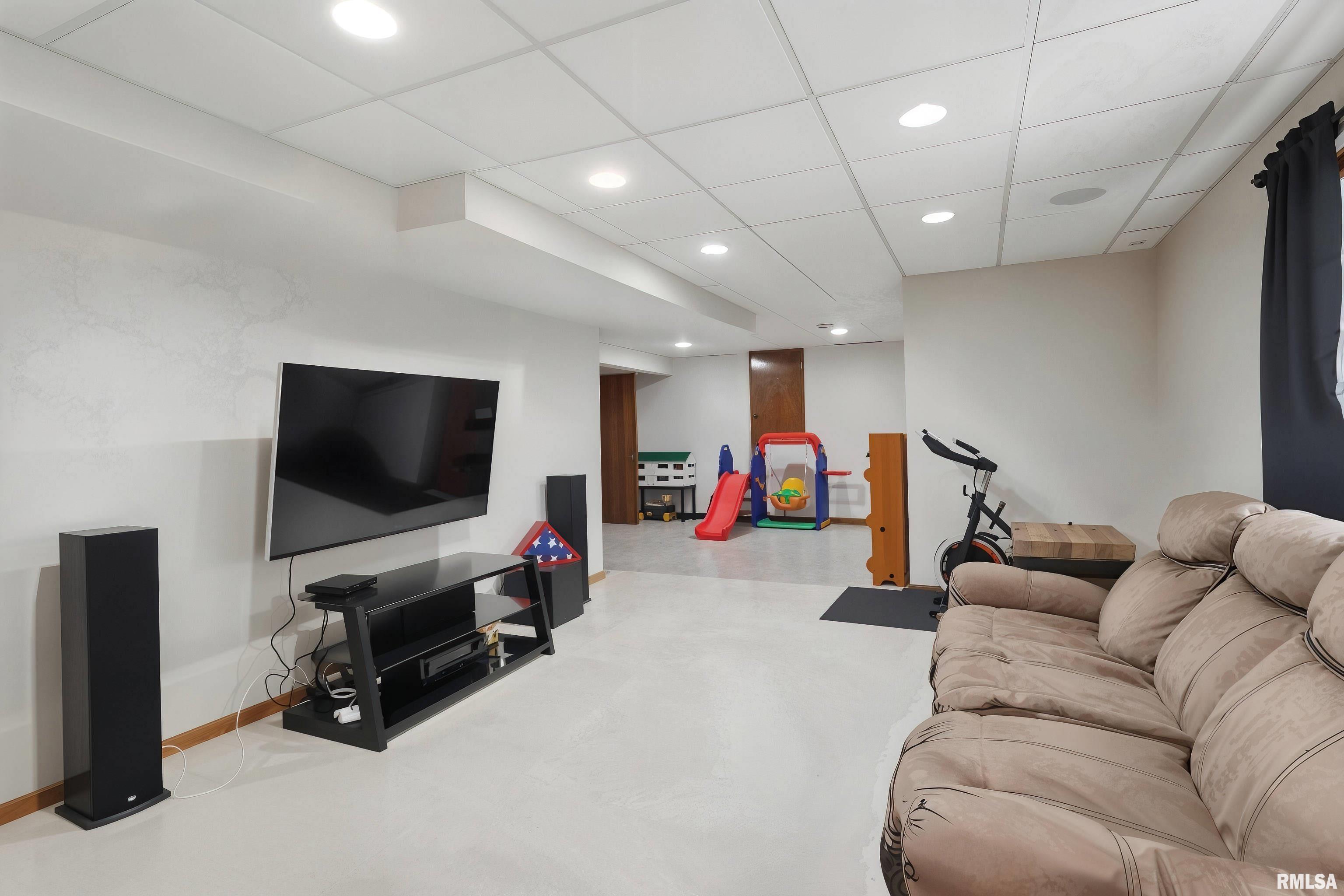 2613 Revo Road Davenport, IA 52806 - Photo 25 of 34 Gallery Image 25