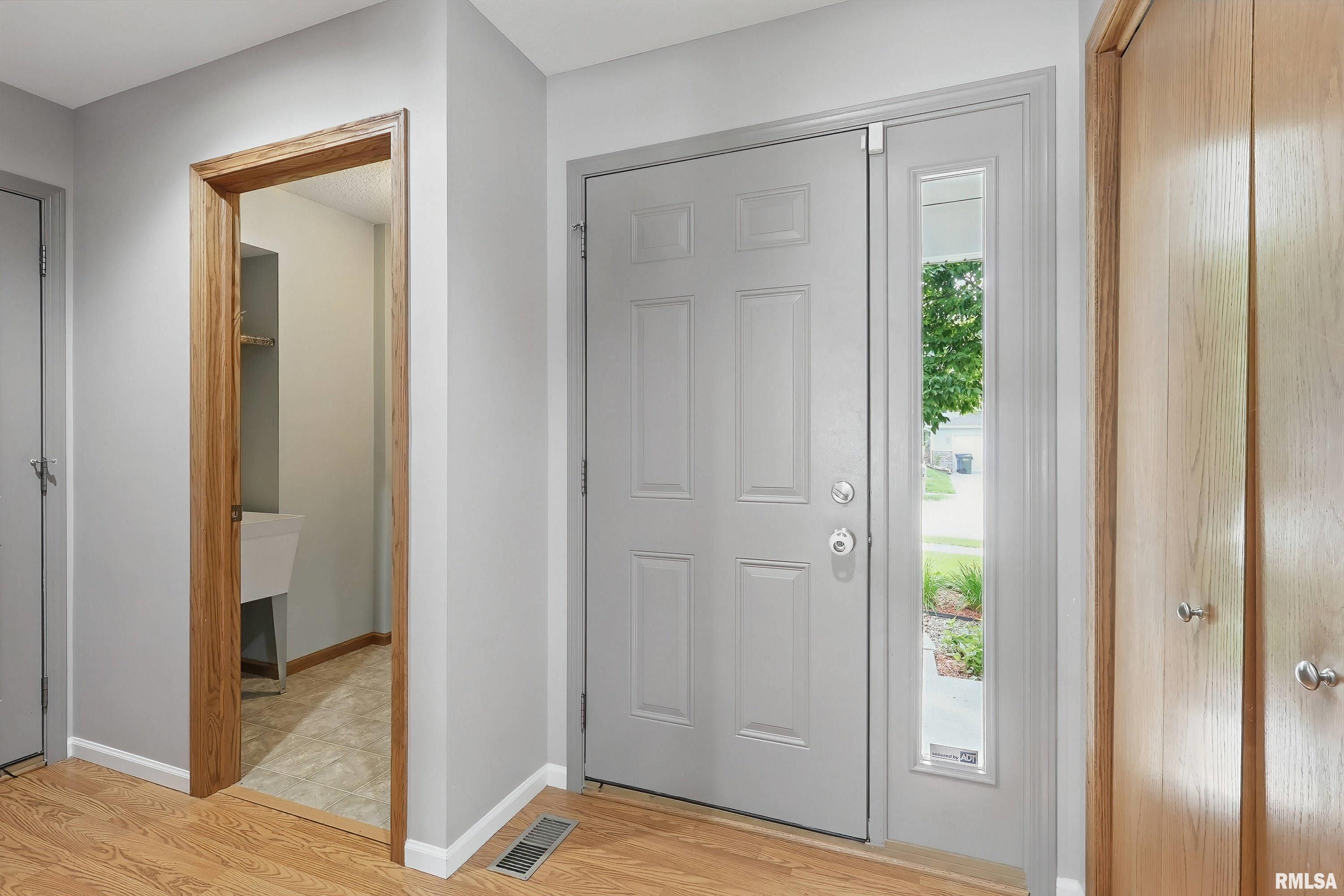 2613 Revo Road Davenport, IA 52806 - Photo 4 of 34 Gallery Image 4