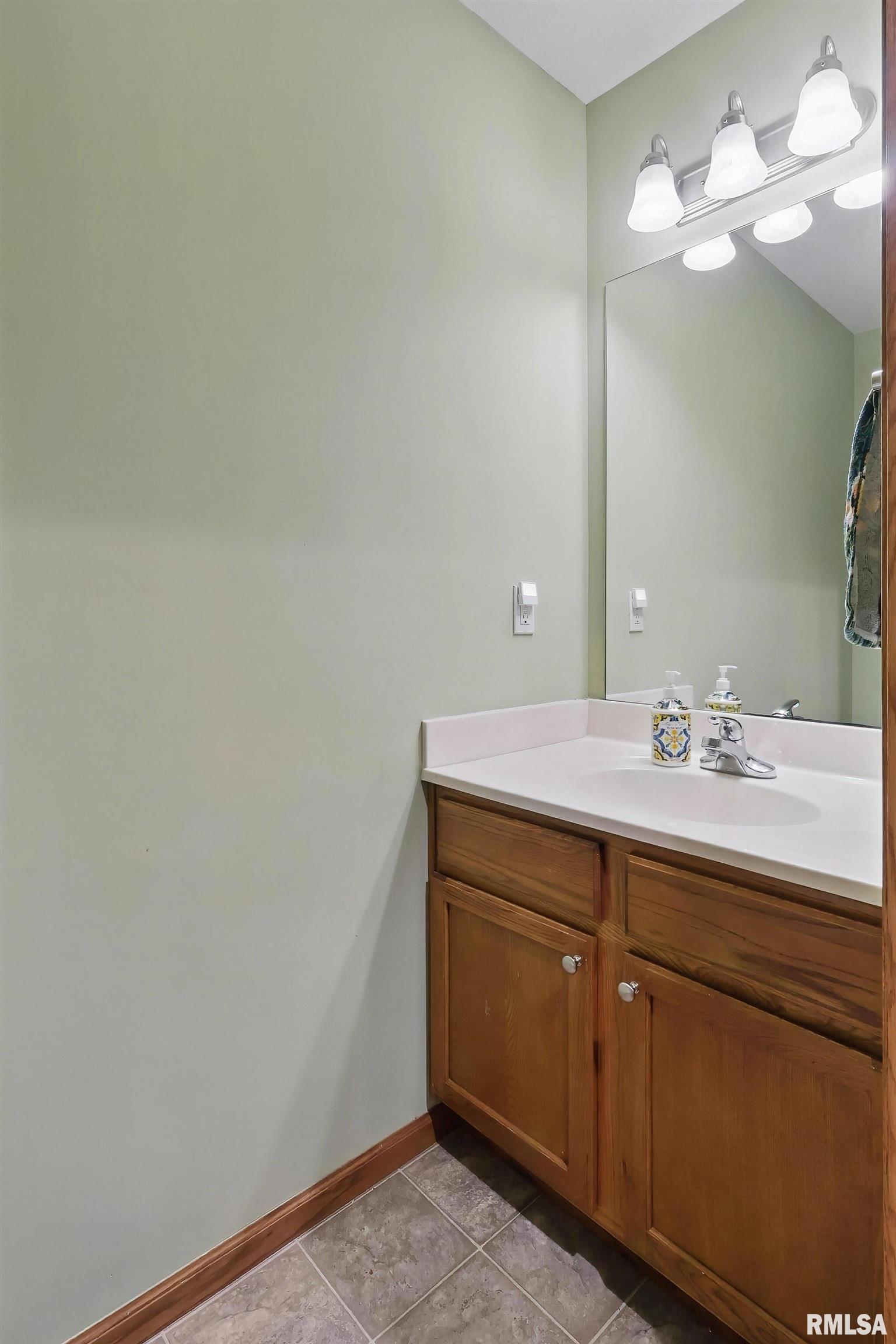 2613 Revo Road Davenport, IA 52806 - Photo 6 of 34 Gallery Image 6
