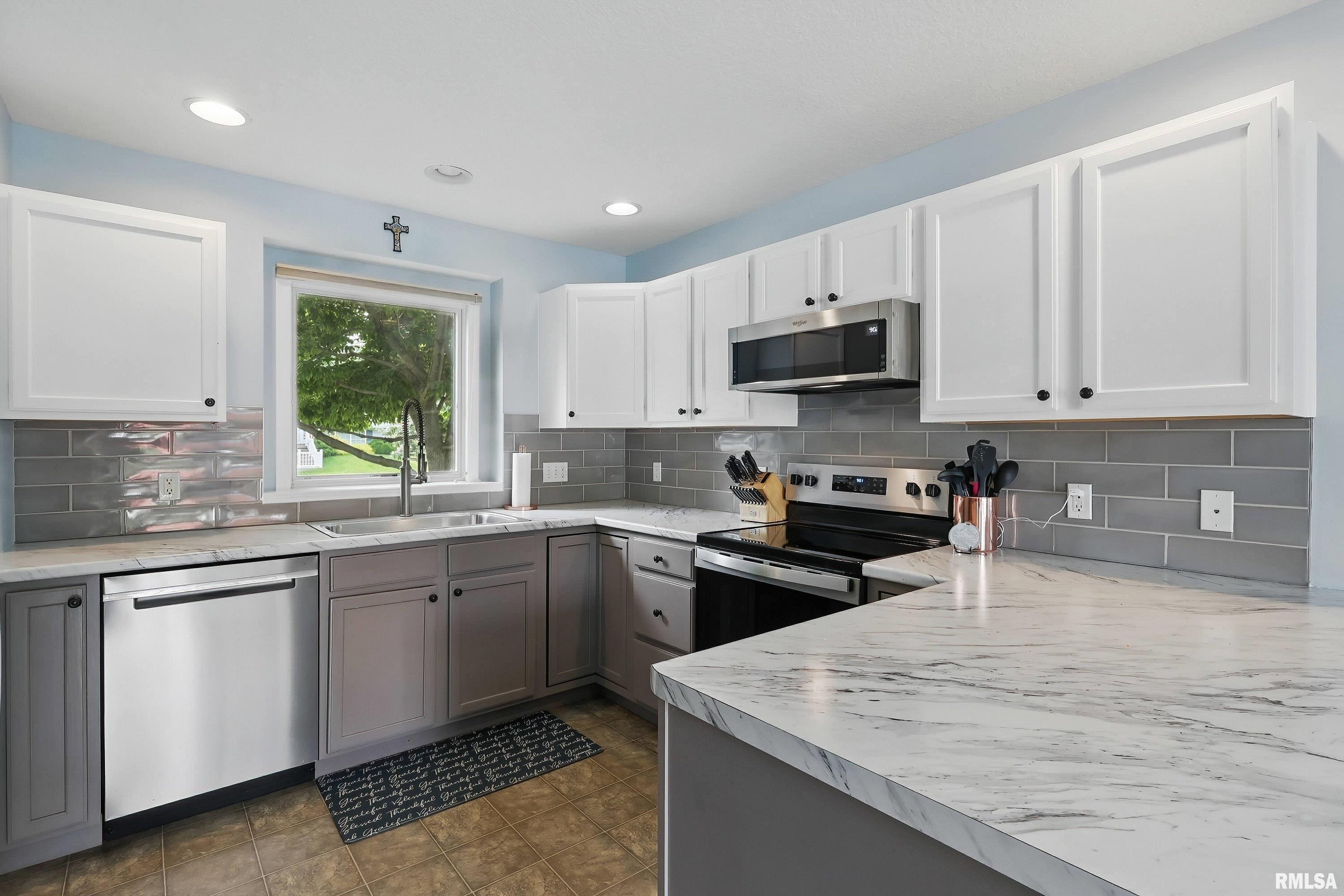 2613 Revo Road Davenport, IA 52806 - Photo 10 of 34 Gallery Image 10