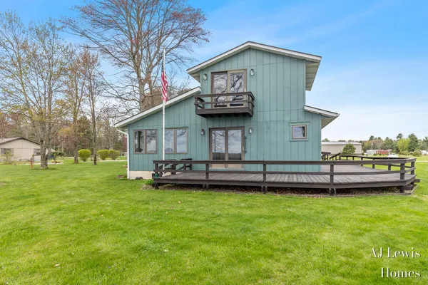 $450,000 | 5330 Woodside Drive, Newaygo, MI 49337
