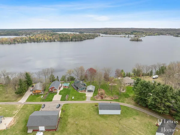 $450,000 | 5330 Woodside Drive, Newaygo, MI 49337