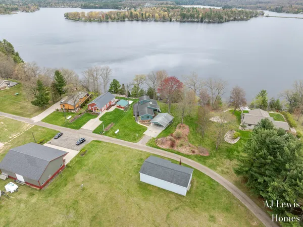 $450,000 | 5330 Woodside Drive, Newaygo, MI 49337