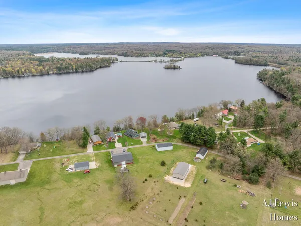 $450,000 | 5330 Woodside Drive, Newaygo, MI 49337