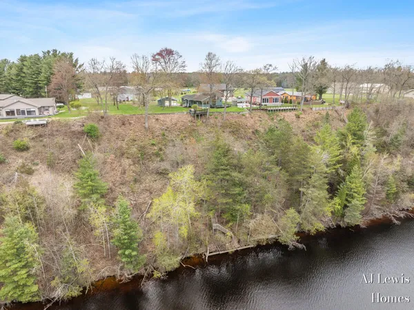 $450,000 | 5330 Woodside Drive, Newaygo, MI 49337