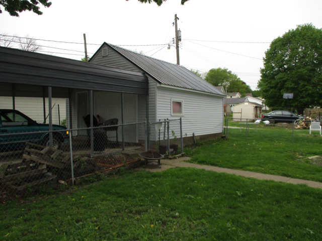 527 East Dakota Street Spring Valley, IL 61362 - Photo 11 of 12 a backyard of a house with lots of green space
