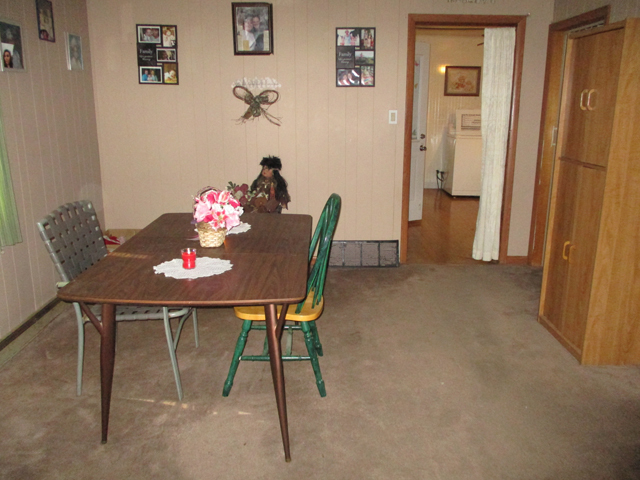 527 East Dakota Street Spring Valley, IL 61362 - Photo 6 of 12 a dining room with furniture and window