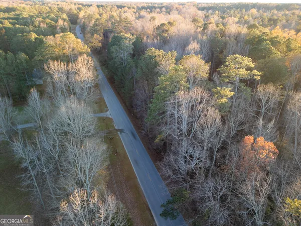 a view of a backyard of the house