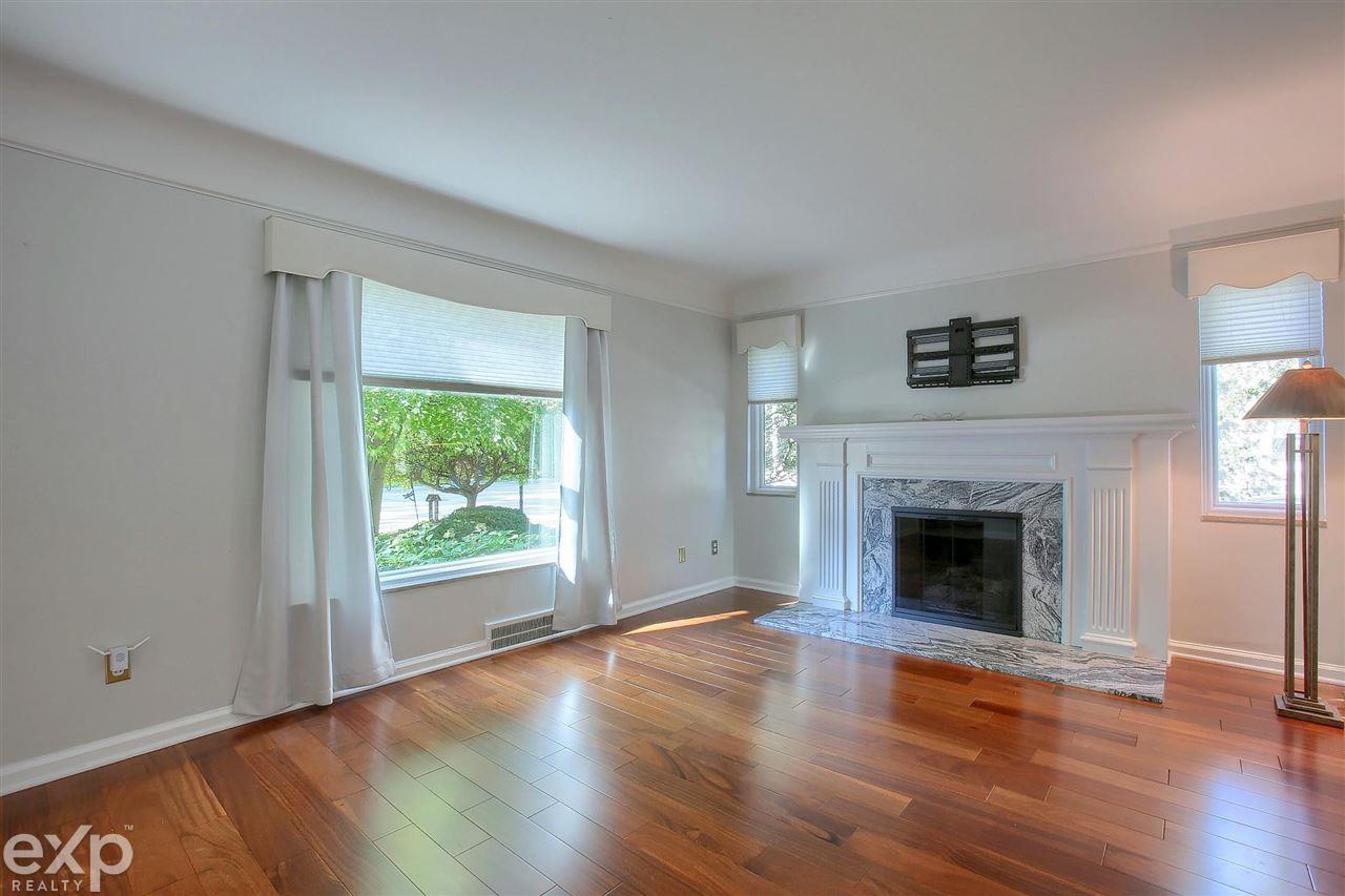 1208 Vernier Road Grosse Pointe, MI 48236 - Photo 4 of 26 50056477-3.JPG