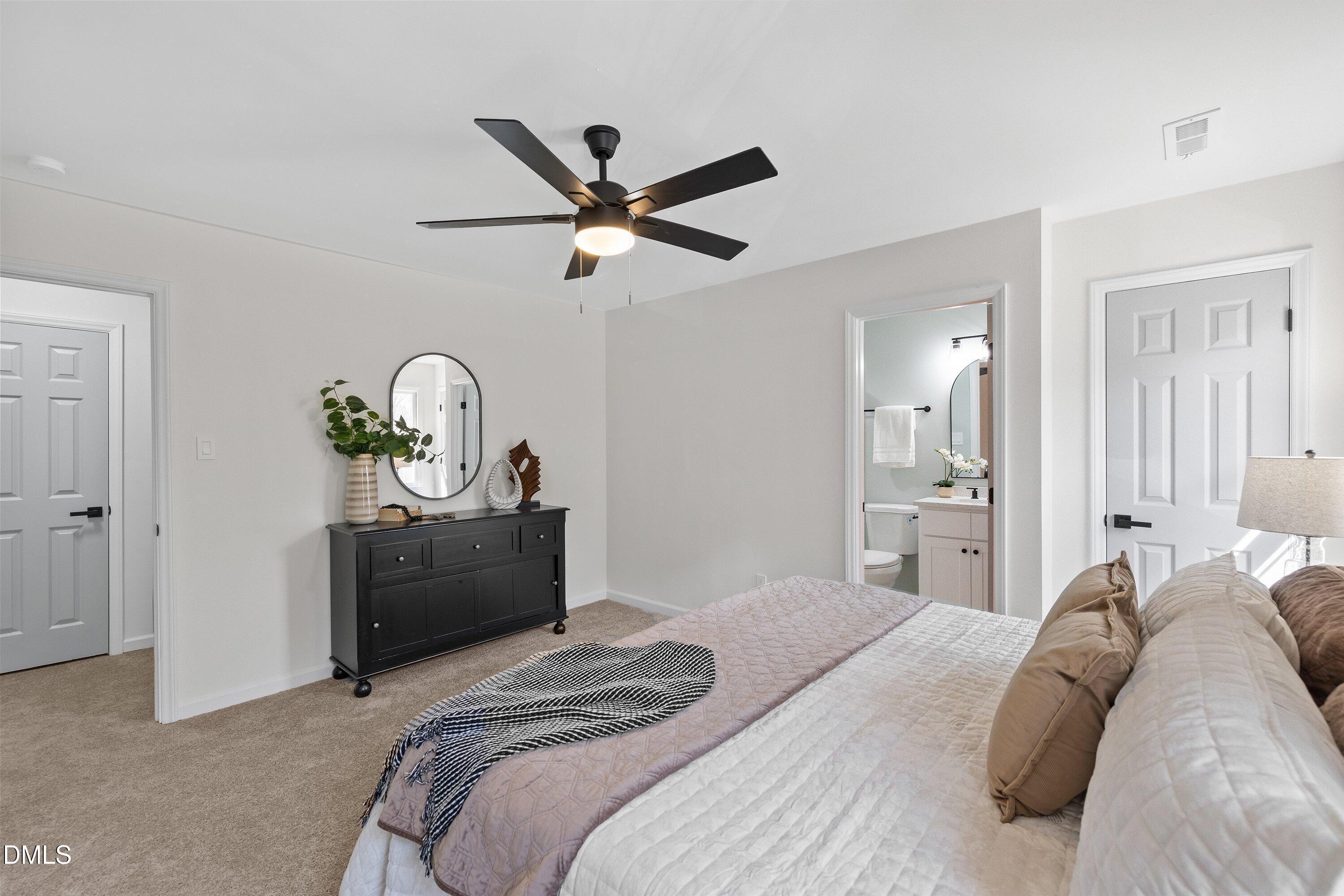 5529 Hamstead Crossing Raleigh, NC 27612 - Photo 7 of 51 32-5529 Hamstead_9058