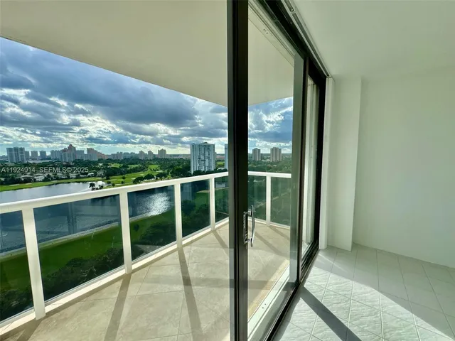 $298,000 | 3675 North Country Club Drive, Unit 2007, Aventura, FL 33180