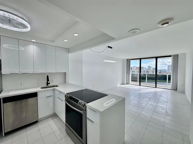 $298,000 | 3675 North Country Club Drive, Unit 2007, Aventura, FL 33180