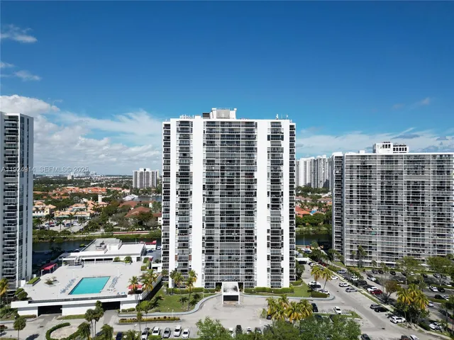 $298,000 | 3675 North Country Club Drive, Unit 2007, Aventura, FL 33180