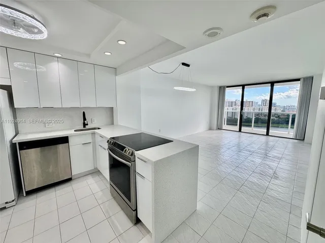 $298,000 | 3675 North Country Club Drive, Unit 2007, Aventura, FL 33180