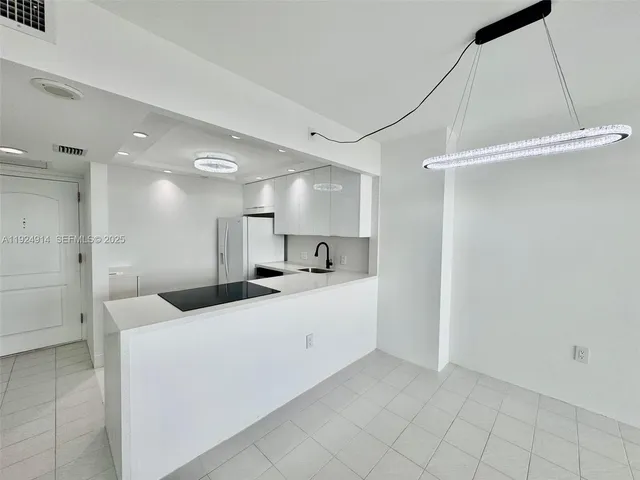 $298,000 | 3675 North Country Club Drive, Unit 2007, Aventura, FL 33180