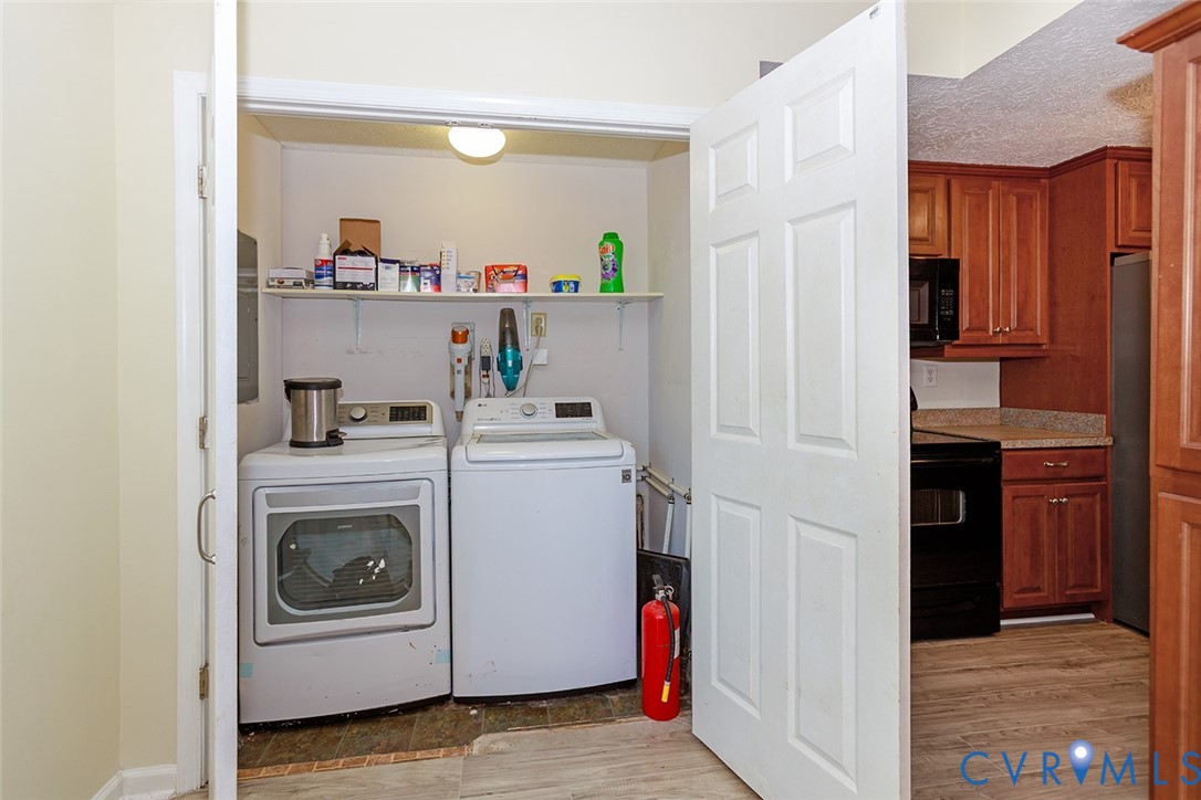 925 Fluvanna Road Newport News, VA 23601 - Photo 10 of 25 a utility room with cabinets dryer and washer