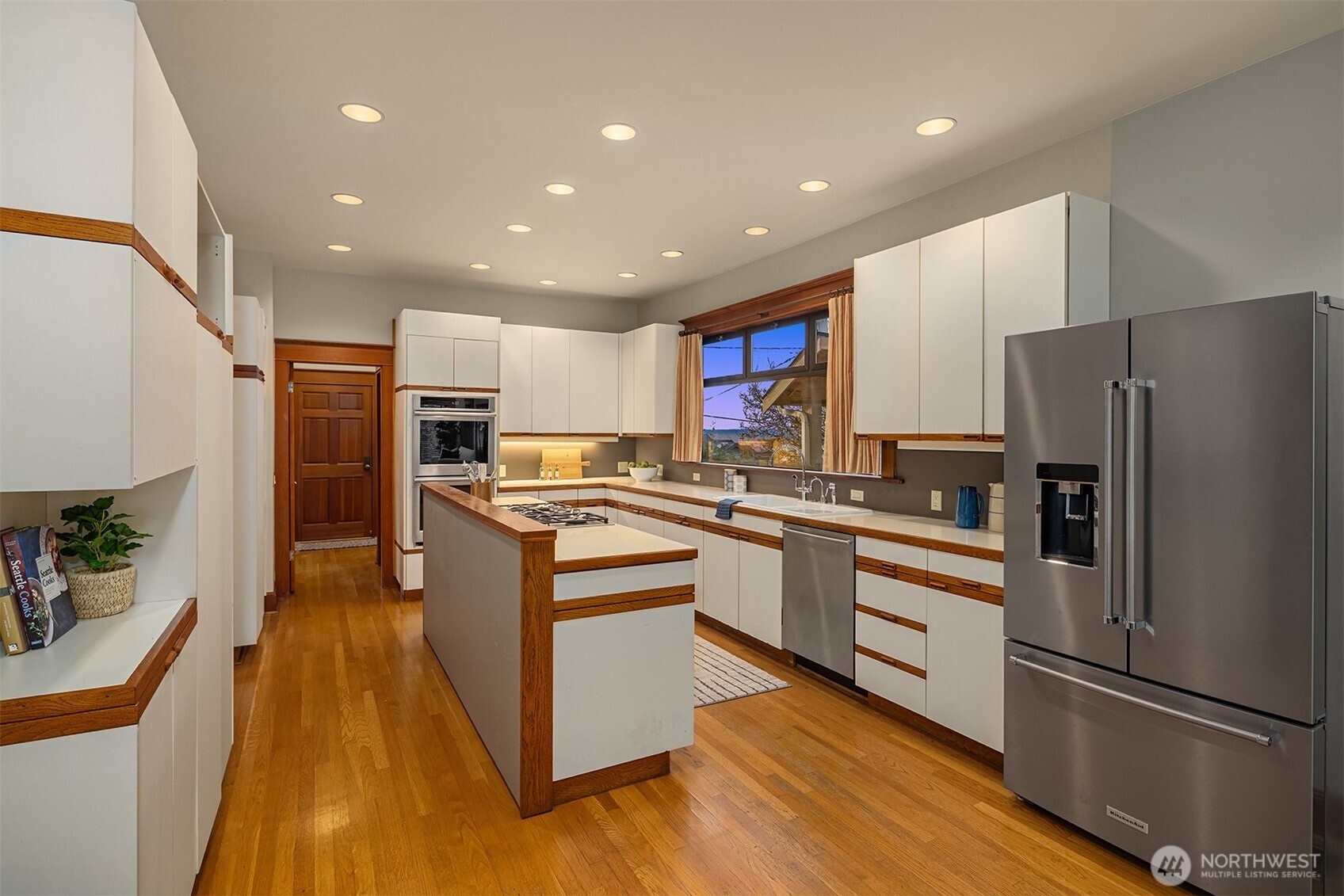 3608 12th Avenue West Seattle, WA 98119 - Photo 23 of 39