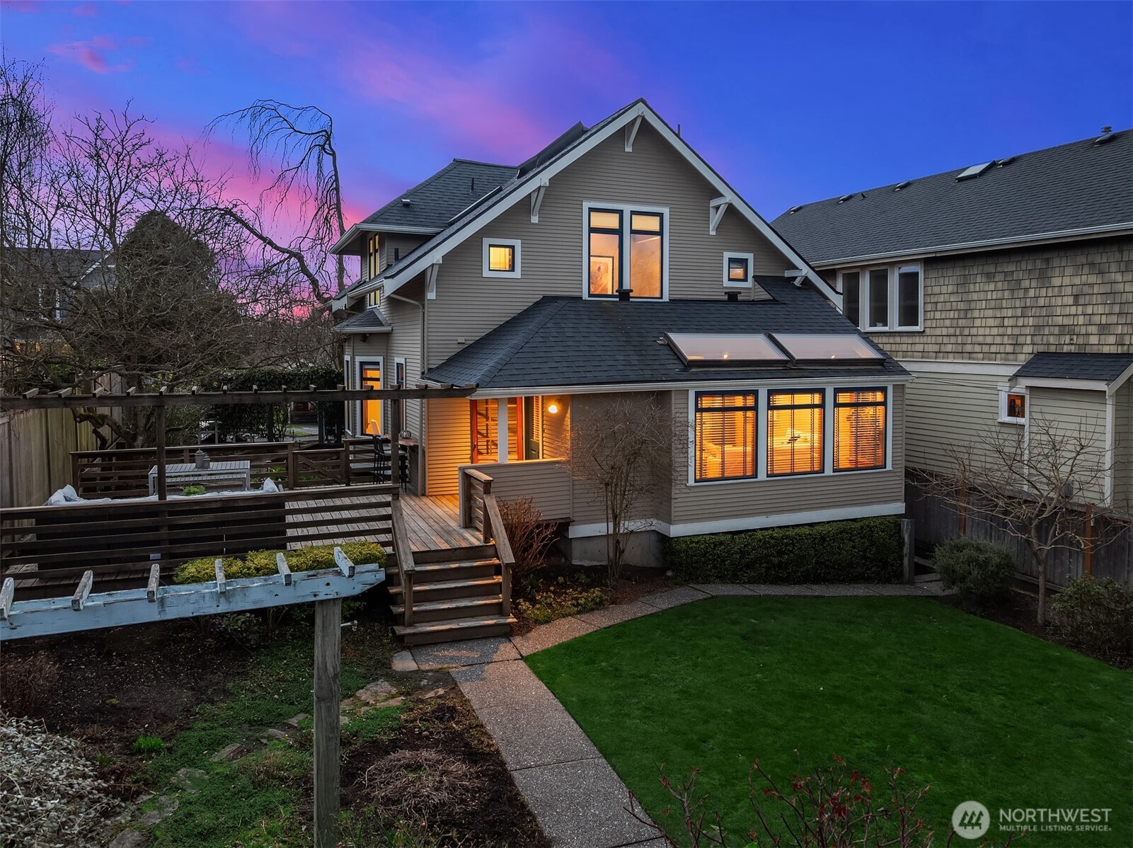 3608 12th Avenue West Seattle, WA 98119 - Photo 7 of 39