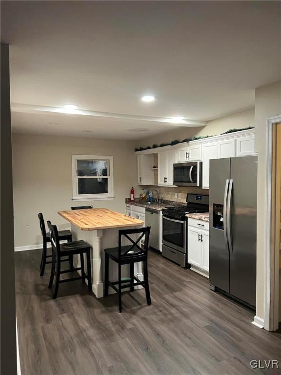 1554 Valley Road Bethlehem, PA 18018 - Photo 4 of 19 Kitchen