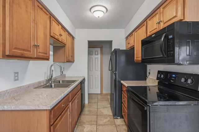 $124,900 | 920 9th Avenue South, Unit 5, Hopkins, MN 55343