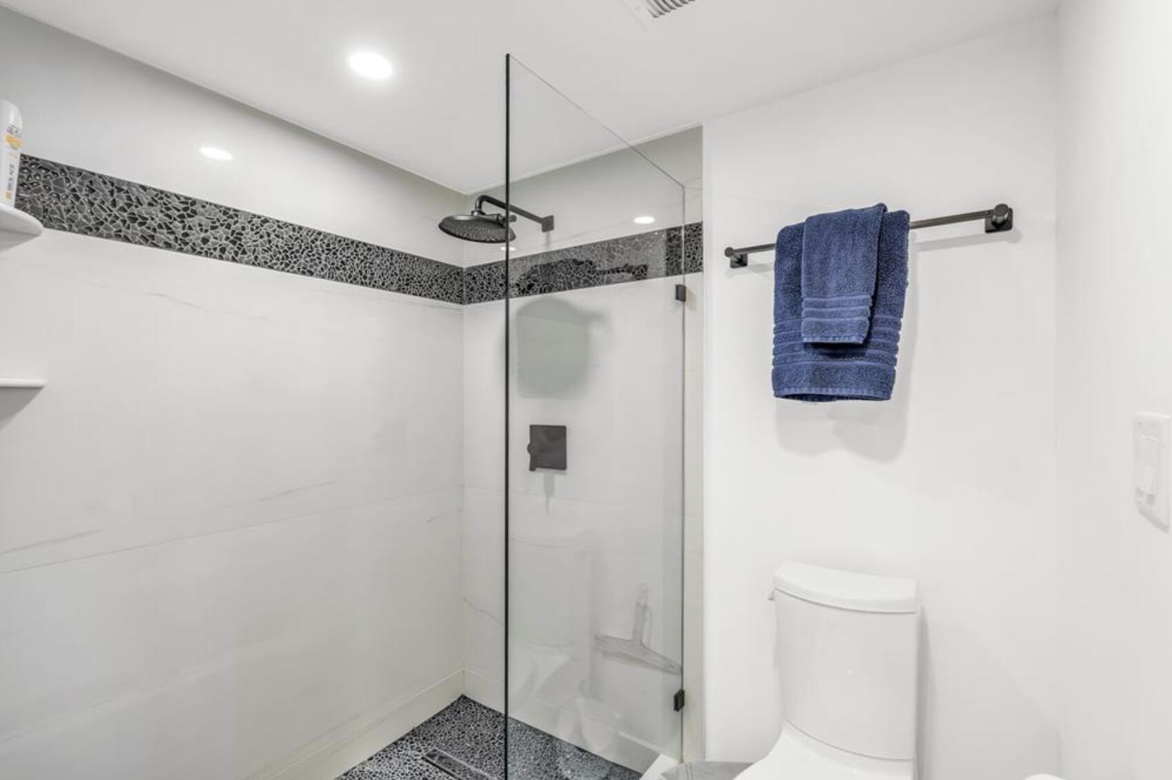 3000 South Ocean Boulevard, Unit 1405 Boca Raton, FL 33432 - Photo 10 of 17 a bathroom with a shower