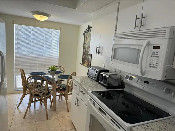 $2,900 | 5246 Wedgewood Lane, Unit 60, Sarasota, FL 34235