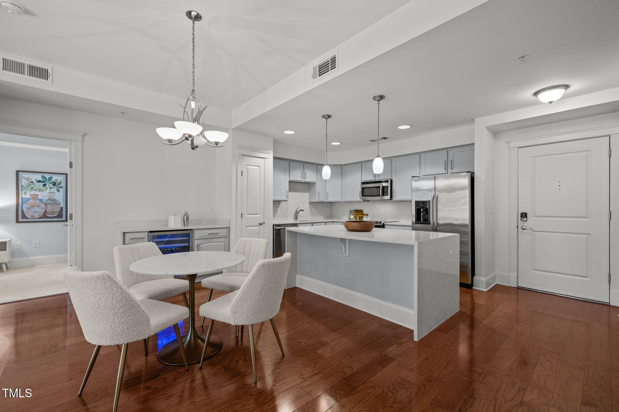 222 Glenwood Avenue, Unit 313 Raleigh, NC 27603 - Photo 5 of 51 8-web-or-mls-5Z8A2074