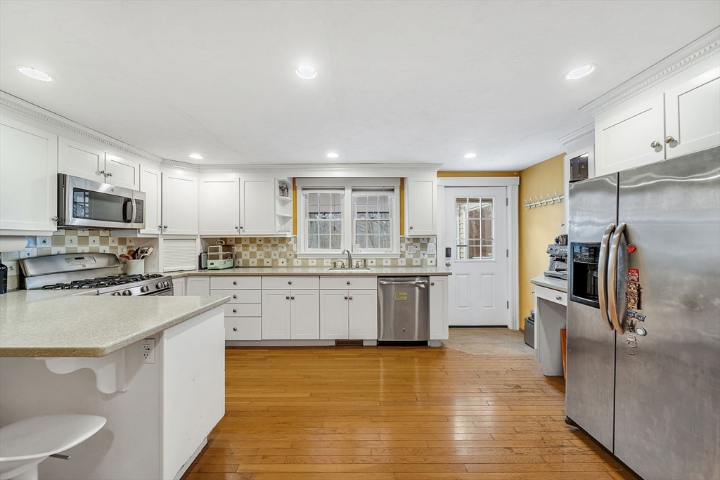 93 Springs Road Bedford, MA 01730 - Photo 8 of 38