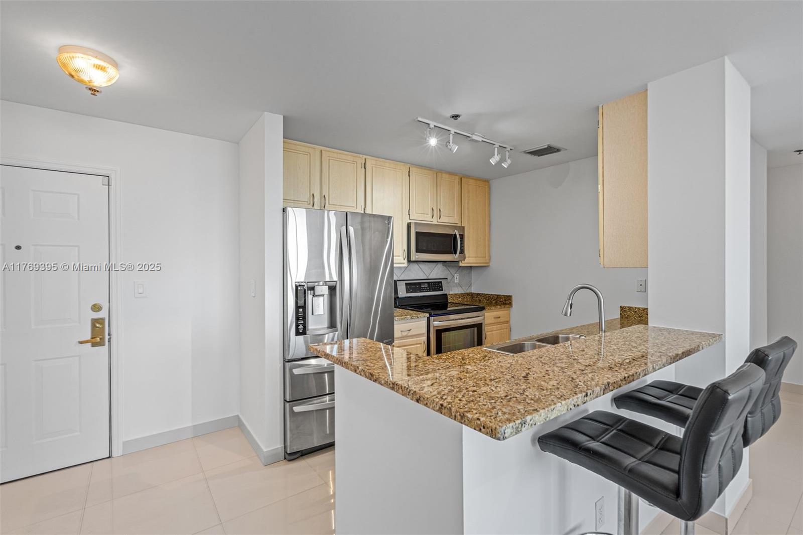 2665 Southwest 37th Avenue, Unit PH1610 Miami, FL 33133 - Photo 12 of 21