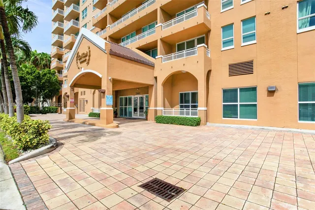 $650,000 | 2665 Southwest 37th Avenue, Unit PH1610, Miami, FL 33133