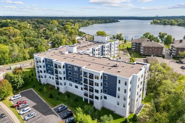 $388,769 | 1875 East Shore Drive, Unit 302, St. Paul, MN 55109