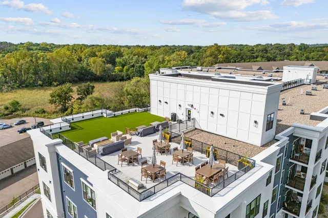 $388,769 | 1875 East Shore Drive, Unit 302, St. Paul, MN 55109