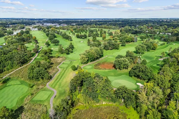 $388,769 | 1875 East Shore Drive, Unit 302, St. Paul, MN 55109