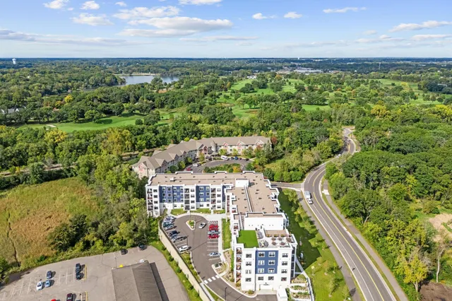 $388,769 | 1875 East Shore Drive, Unit 302, St. Paul, MN 55109