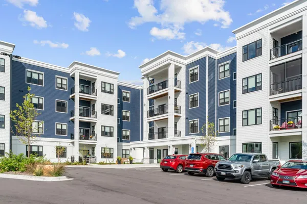 $388,769 | 1875 East Shore Drive, Unit 302, St. Paul, MN 55109