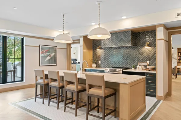 $388,769 | 1875 East Shore Drive, Unit 302, St. Paul, MN 55109