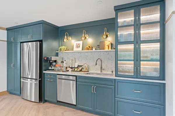 $388,769 | 1875 East Shore Drive, Unit 302, St. Paul, MN 55109