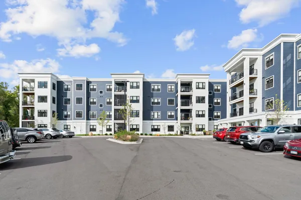 $388,769 | 1875 East Shore Drive, Unit 302, St. Paul, MN 55109