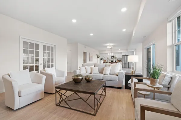 $388,769 | 1875 East Shore Drive, Unit 302, St. Paul, MN 55109