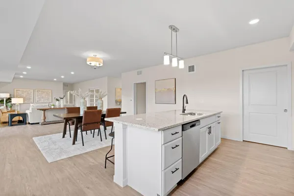 $388,769 | 1875 East Shore Drive, Unit 302, St. Paul, MN 55109