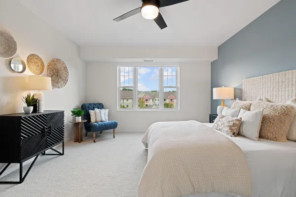 $388,769 | 1875 East Shore Drive, Unit 302, St. Paul, MN 55109