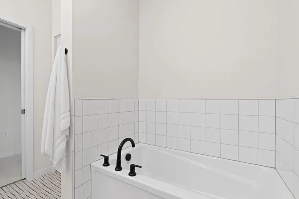 $388,769 | 1875 East Shore Drive, Unit 302, St. Paul, MN 55109